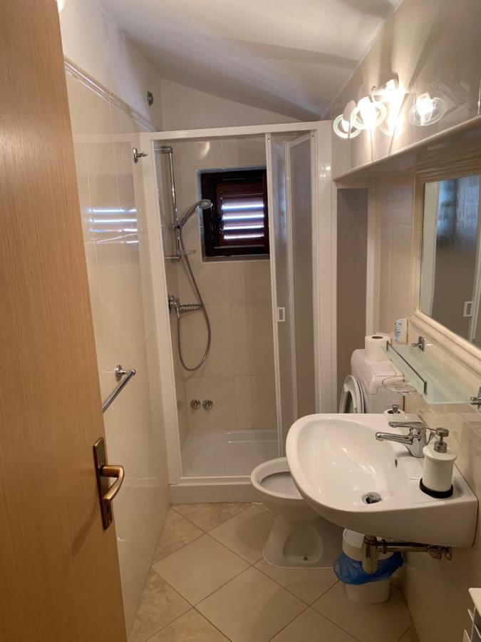 Bed and Breakfast Vila Albatros Ровинь Экстерьер фото