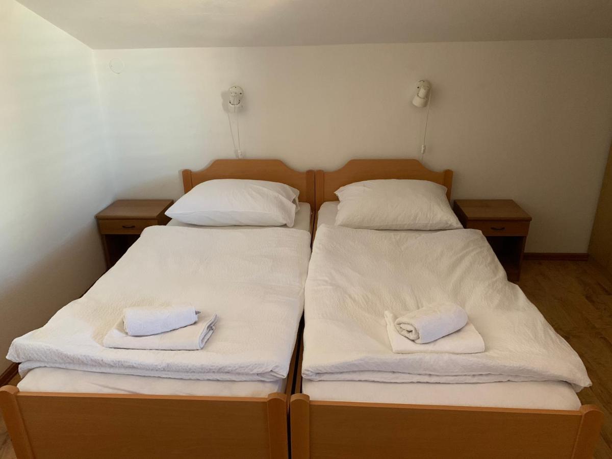 Bed and Breakfast Vila Albatros Ровинь Экстерьер фото