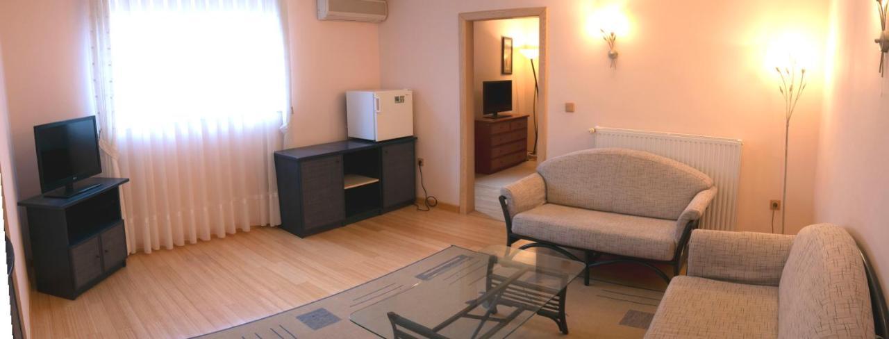 Bed and Breakfast Vila Albatros Ровинь Экстерьер фото