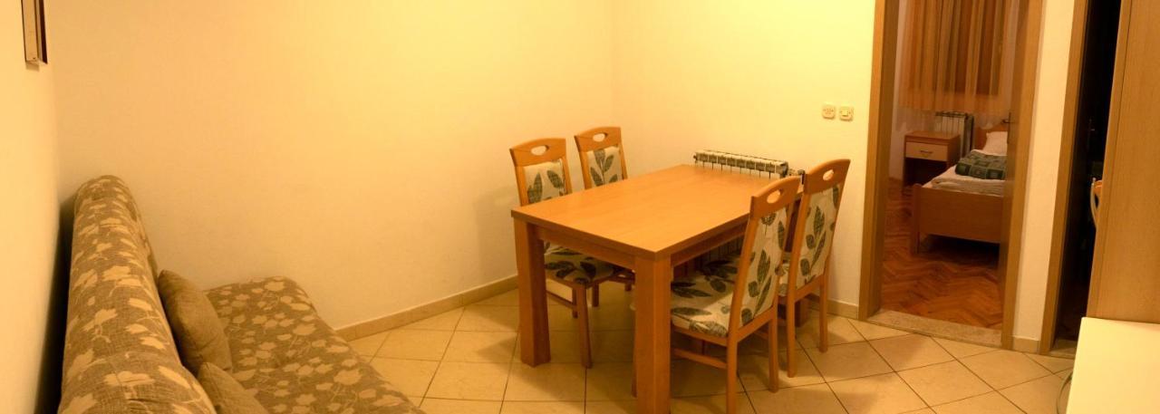 Bed and Breakfast Vila Albatros Ровинь Экстерьер фото