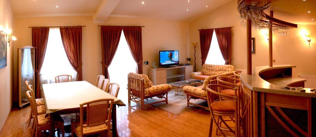 Bed and Breakfast Vila Albatros Ровинь Экстерьер фото