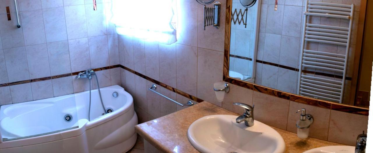 Bed and Breakfast Vila Albatros Ровинь Экстерьер фото