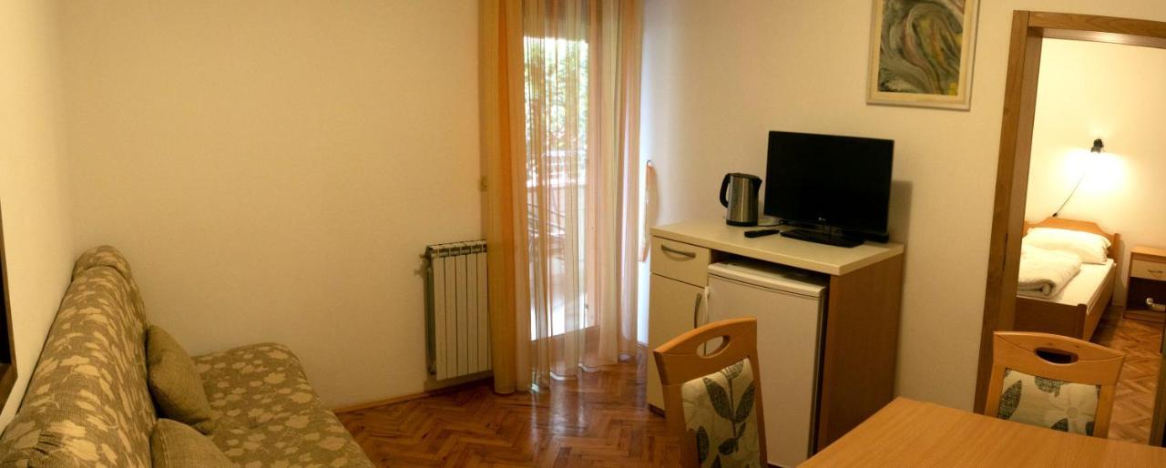 Bed and Breakfast Vila Albatros Ровинь Экстерьер фото